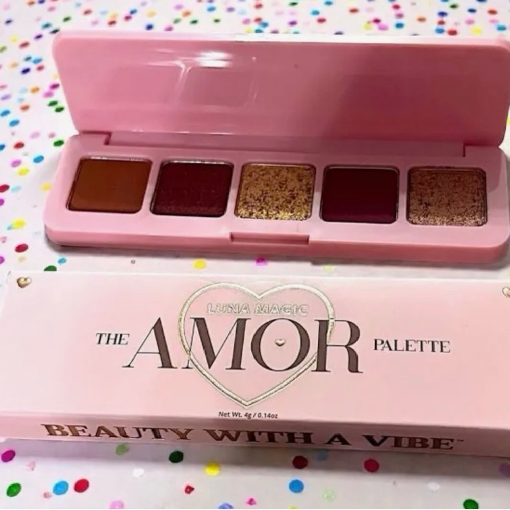 Amor Eyeshadow Palette - Picture 4 of 4